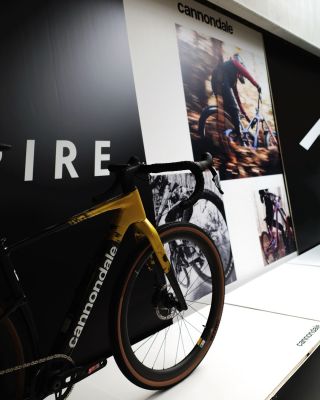 Dneska trochu jiný příspěvek. 👀 Září se neslo ve znamení předváděček a novinek! 🚴‍♂️ Vyrazili jsme se podívat k našim...