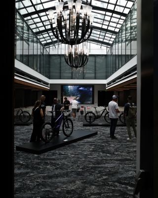 Nahlédnout do zákulisí vás minule bavilo! 👀🙌🏼 Takže dnes vás vezmeme opět s sebou. 📷 Před pár týdny jsme navštívili...